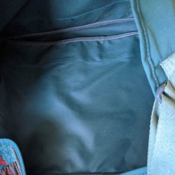 PENDELTON WITH EVRGRN TOTE BAGS / CHAIR CARRIERS - Picture 2 of 2